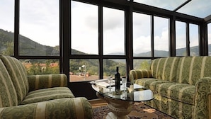 Villa, 3 Bedrooms | Living area - Villa Le Rondini (San Godenzo)