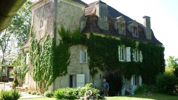 Fachada de la propiedad