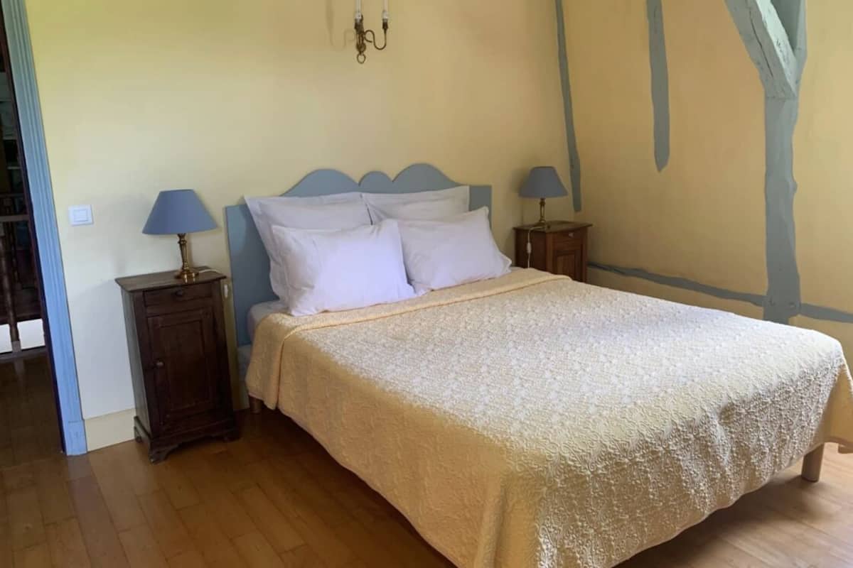 Comfort Room, Mountain View | WiFi (free), bed sheets