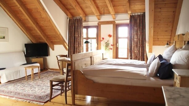 Double Room, Bathtub | Desk, cribs (free), WiFi (free), individually furnished - CB Hotel Becker (Nieder-Olm)
