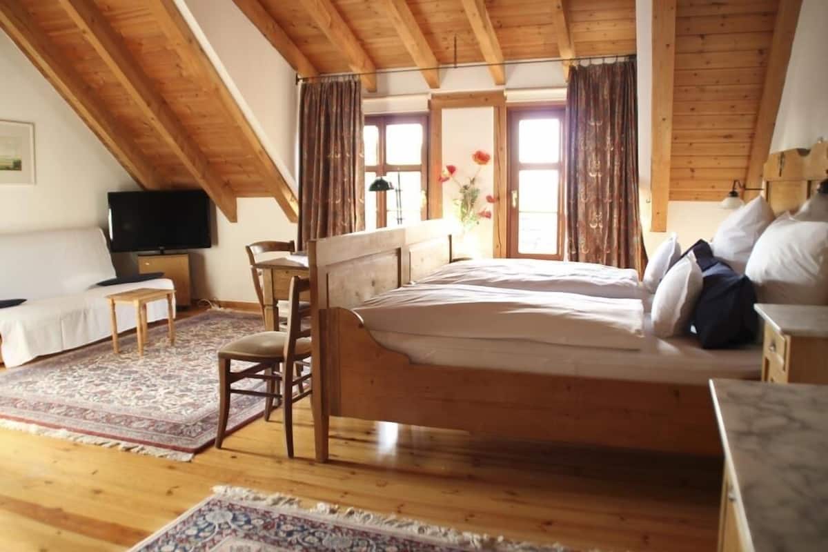 double room, bathtub | individually furnished, desk, free cots/infant beds, free wifi