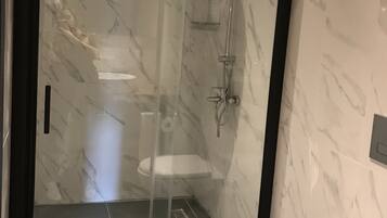 Shower kamar mandi
