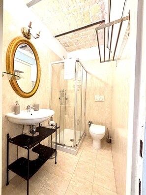 King Double Room | Bathroom | Shower, hair dryer, towels, soap - Steps From The Vatican Guesthouse (Rome)