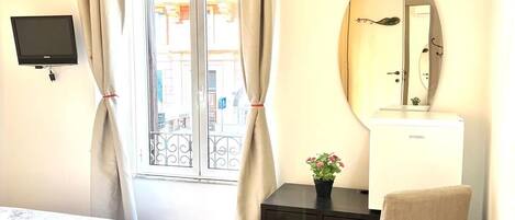 King Double Room | Mini-réfrigérateur