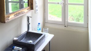 Double Room, Park View (Merveilleuses) | Bathroom sink