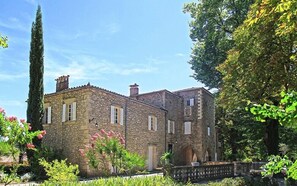 Bagian depan properti