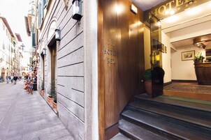 Fachada de la propiedad