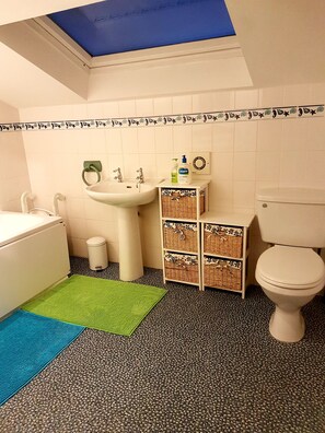 Bathroom - Large Luxury Self-Catering Barn (Huddersfield)