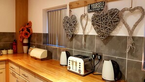 Fridge, microwave, oven, dishwasher - Large Luxury Self-Catering Barn (Huddersfield)
