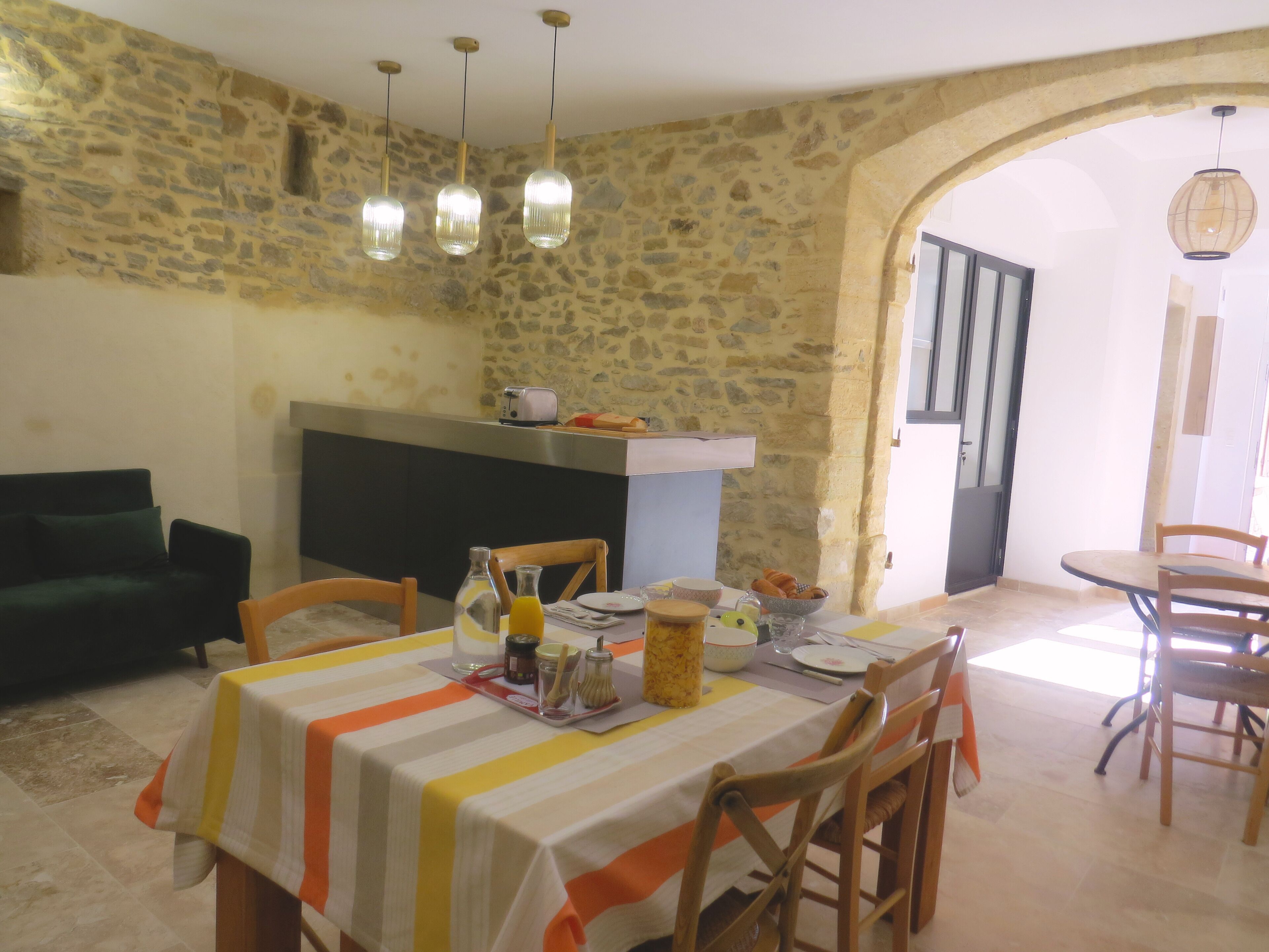 Sudah termasuk sarapan ala kontinental setiap hari