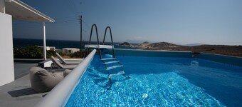 Mandrakia Totally Sea View House