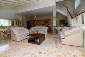 Flat-screen TV - Look Out Point at Promontory Ridge (Kingston)