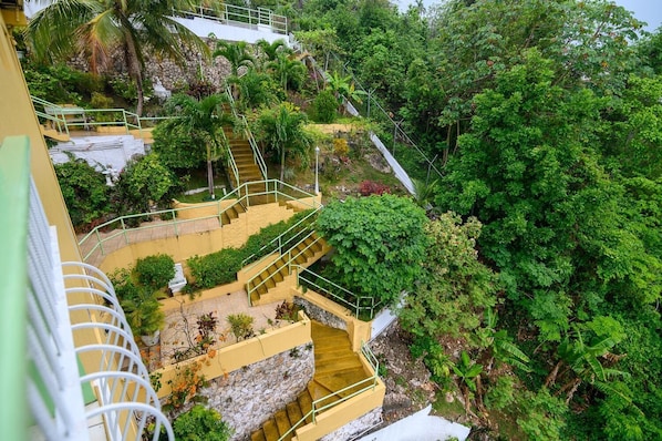 Property grounds - Look Out Point at Promontory Ridge (Kingston)