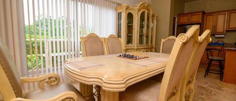 大冰箱、微波炉、烤箱、炉灶