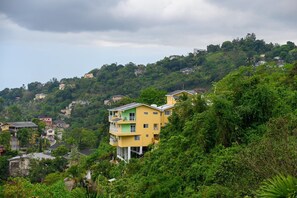 Exterior - Look Out Point at Promontory Ridge (Kingston)