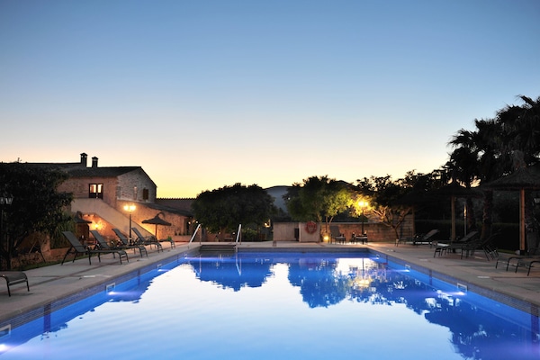 Kolam renang terbuka, kerusi lepak pantai