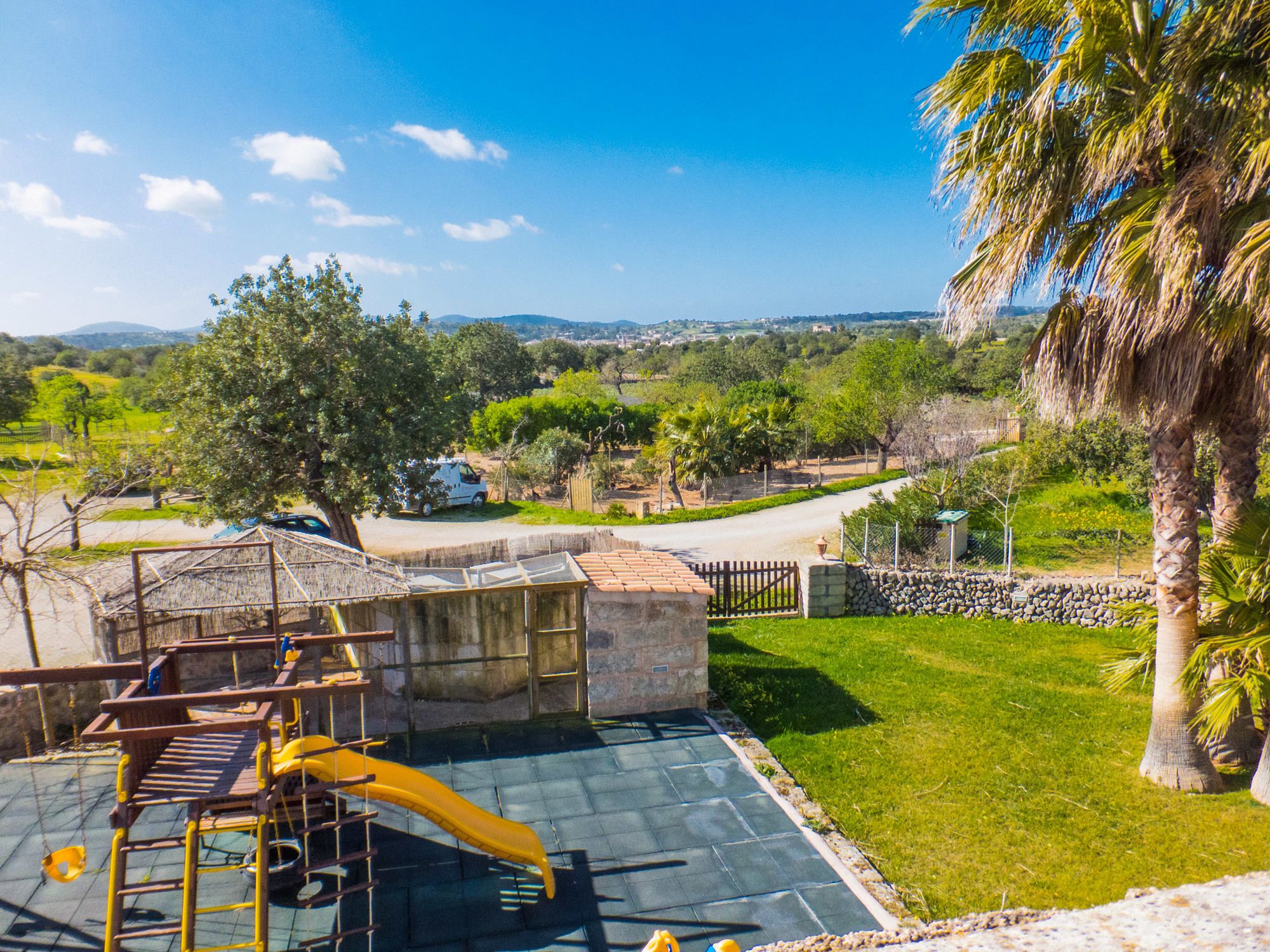Children’s play area – outdoor