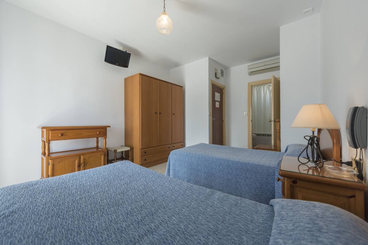standard double or twin room | in-room safe, desk, blackout curtains, free cots/infant beds