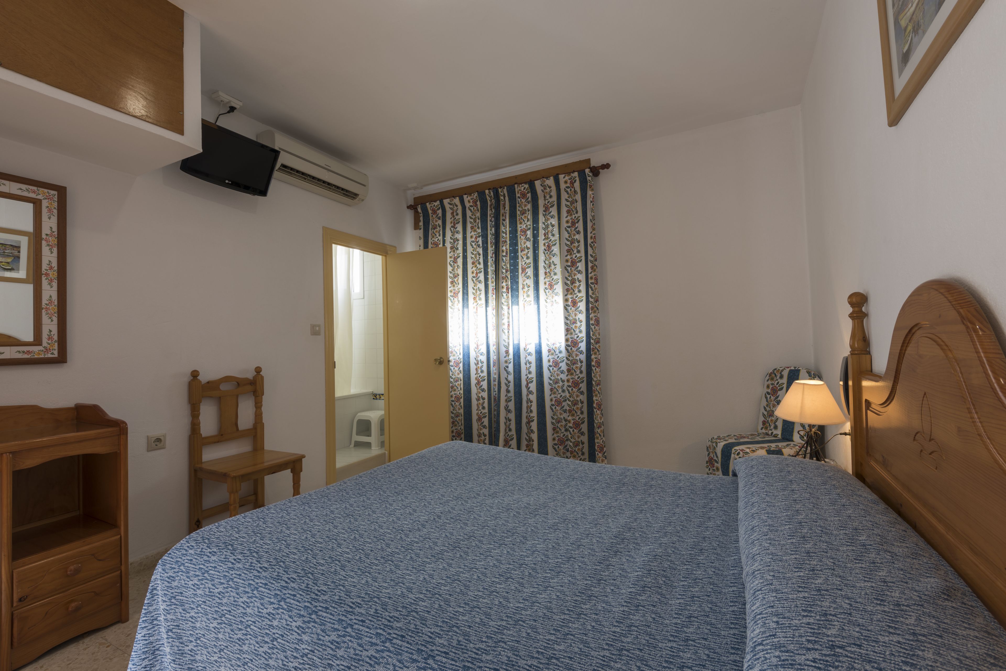 standard double or twin room | in-room safe, desk, blackout curtains, free cots/infant beds