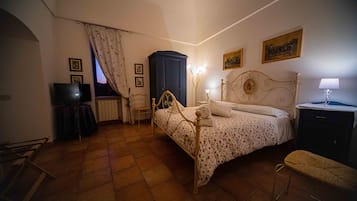 Deluxe Double or Twin Room, 1 Queen Bed, Non Smoking | Desk, bed sheets