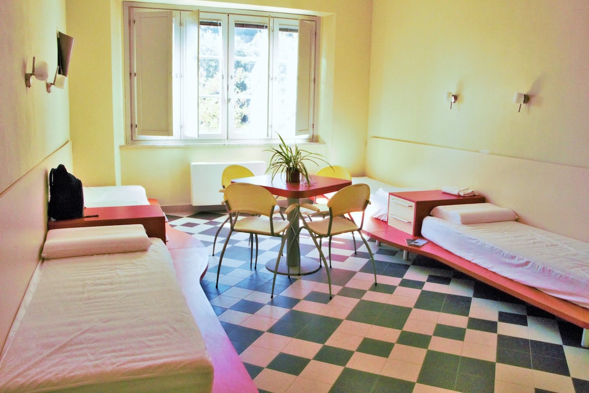 Economy Quadruple Room, Shared Bathroom (Siderite) | Desk, free cribs/infant beds, rollaway beds, bed sheets