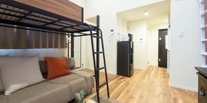 スタンダード ルーム | 客室ごとに異なる装飾、客室ごとに異なるインテリア、WiFi (無料)、ベッドシーツ