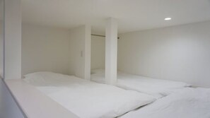 Kamar Standar | Didekorasi berbeda-beda dan dilengkapi dengan perabotan berbeda-beda