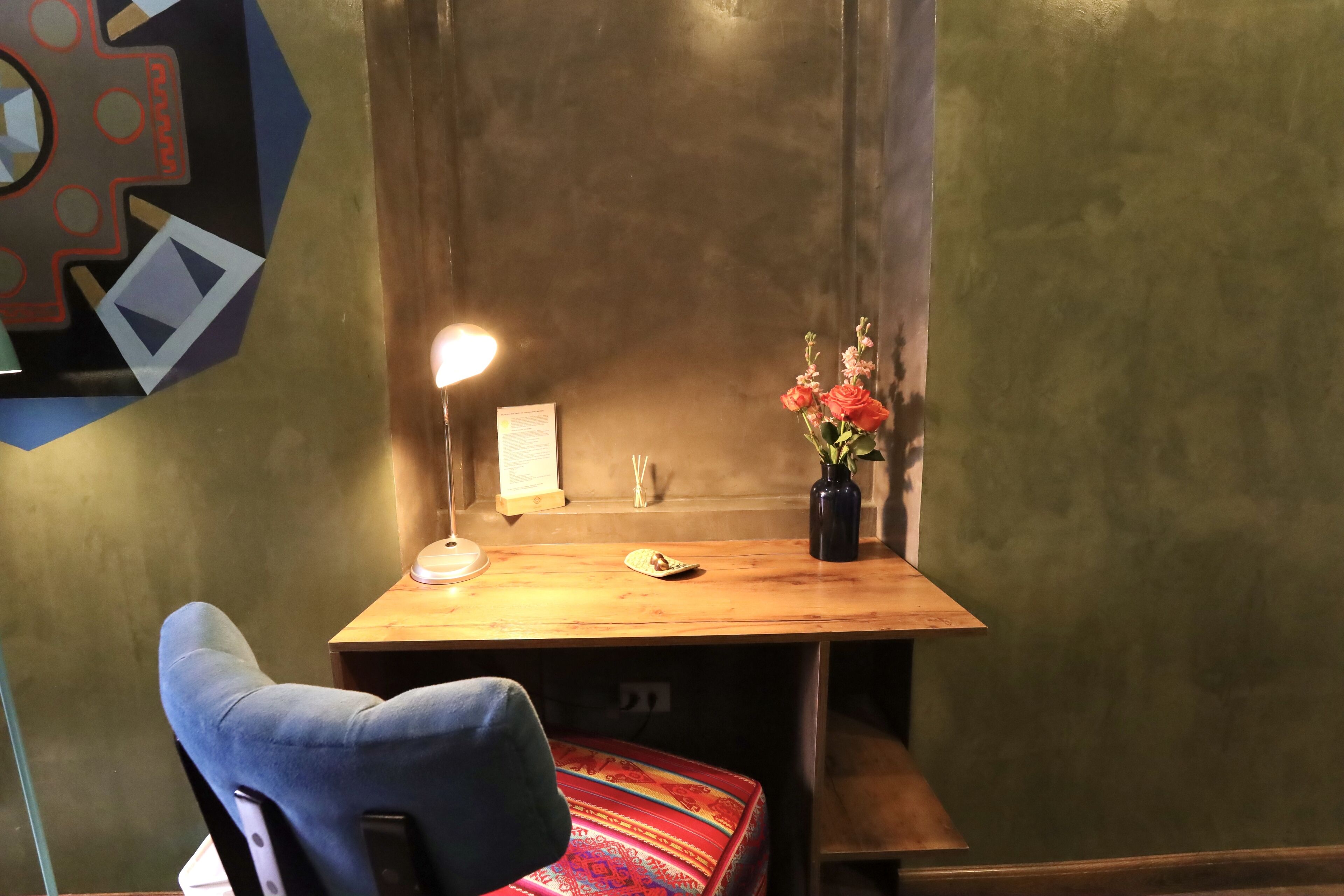 standard single room, 1 queen bed, non smoking | in-room safe, individually decorated, desk, iron/ironing board