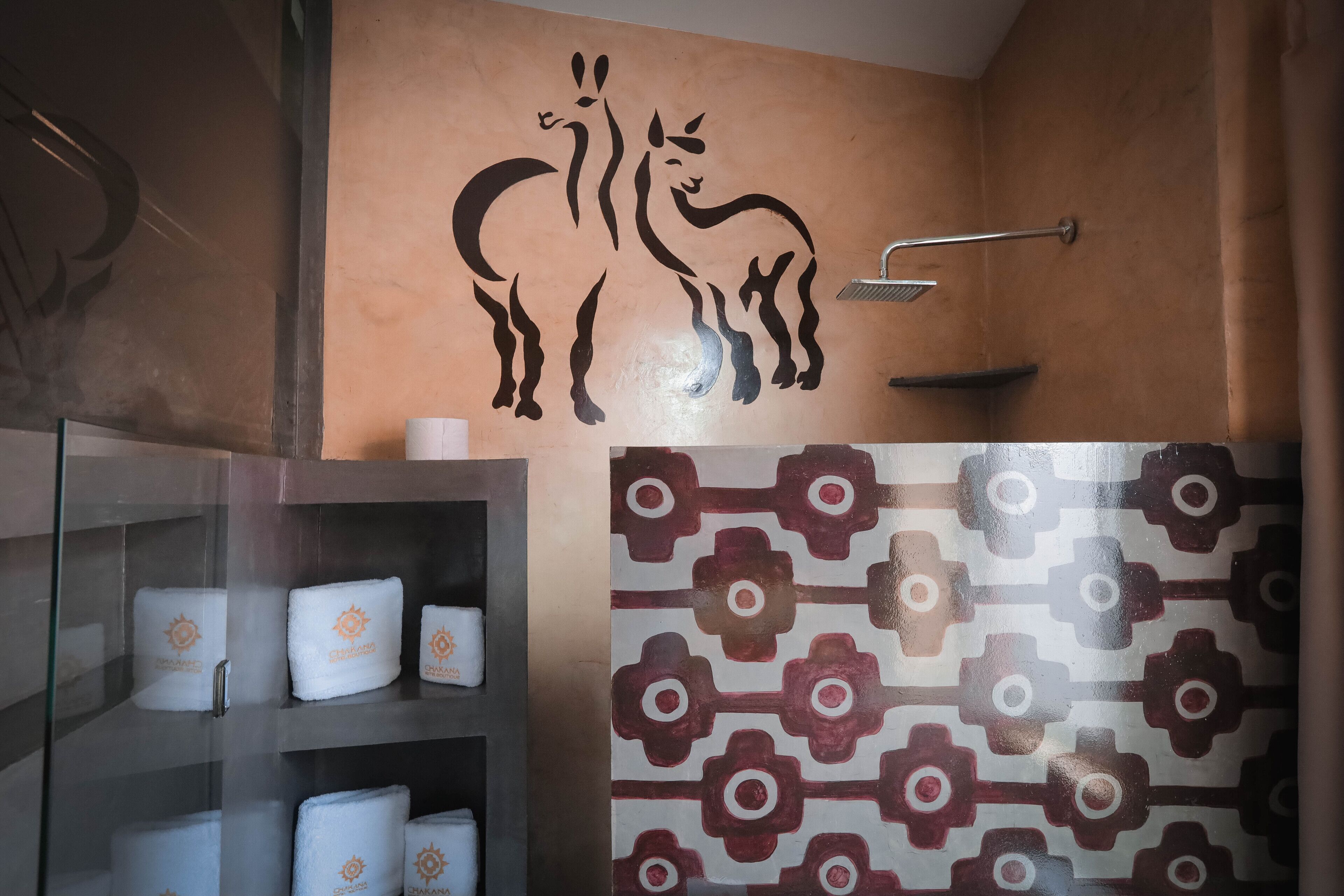 standard single room, 1 queen bed, non smoking | bathroom | shower, free toiletries, hair dryer, towels