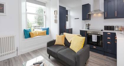 Dollar Apartments at 39