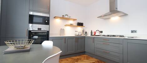 Leilighet – deluxe, flere senger | Eget kjøkken | Kjøleskap, mikrobølgeovn, ovn og kokeplater