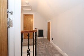 Lobby - Dollar Apartments at 41 (Dollar)