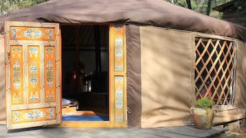 Tent (Ouliassoutaï) | Free cots/infant beds, bed sheets