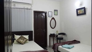 Soundproofing, iron/ironing board, free WiFi - Furnished and self catering Apartment (Lahore)
