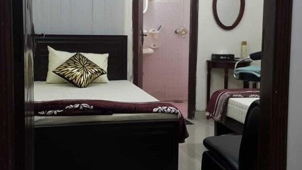 Soundproofing, iron/ironing board, free WiFi - Furnished and self catering Apartment (Lahore)