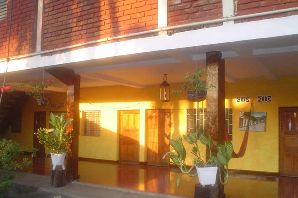 Habitación familiar con 1 cama matrimonial o 2 individuales, 1 cama matrimonial, para no fumadores | Escritorio, wifi gratis y acceso para silla de ruedas