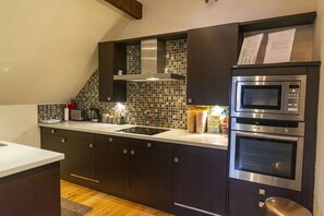 Luksusleilighet | Eget kjøkken | Kjøleskap, mikrobølgeovn, ovn og kokeplater