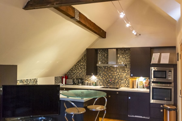 Luxury Apartment | Living area | Flat-screen TV