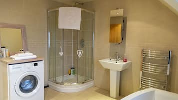 Luxury Apartment | Bathroom