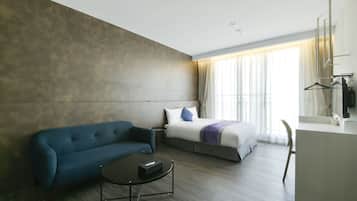 Quarto casal luxo, 1 cama Queen | Escrivaninha, cortinas blackout, Wi-Fi de cortesia, roupa de cama