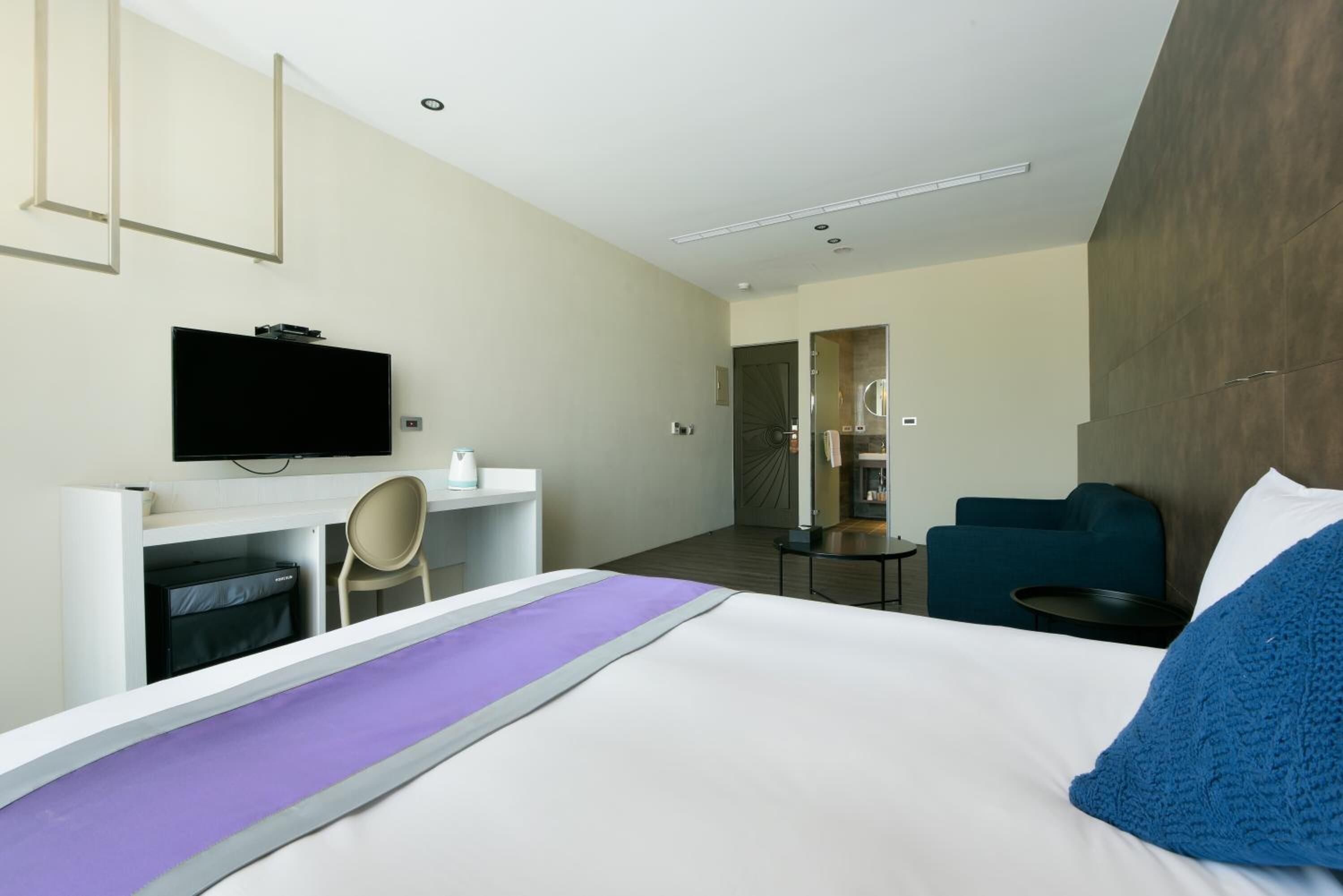 desk, blackout curtains, free wifi, bed sheets