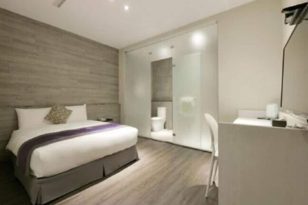 Desk, blackout curtains, free WiFi, bed sheets