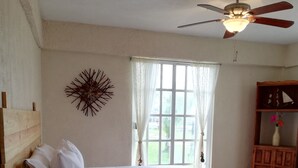 Cortinas blackout, camas plegables/adicionales y ropa de cama