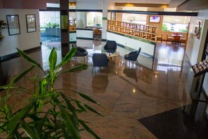 32-inch flat-screen TV with cable channels, TV - Hotel Harare (Mexico City)