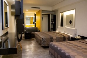 Standard Double Room, Multiple Beds, Non Smoking | In-room safe, desk, soundproofing, free WiFi - Hotel Harare (Mexico City)