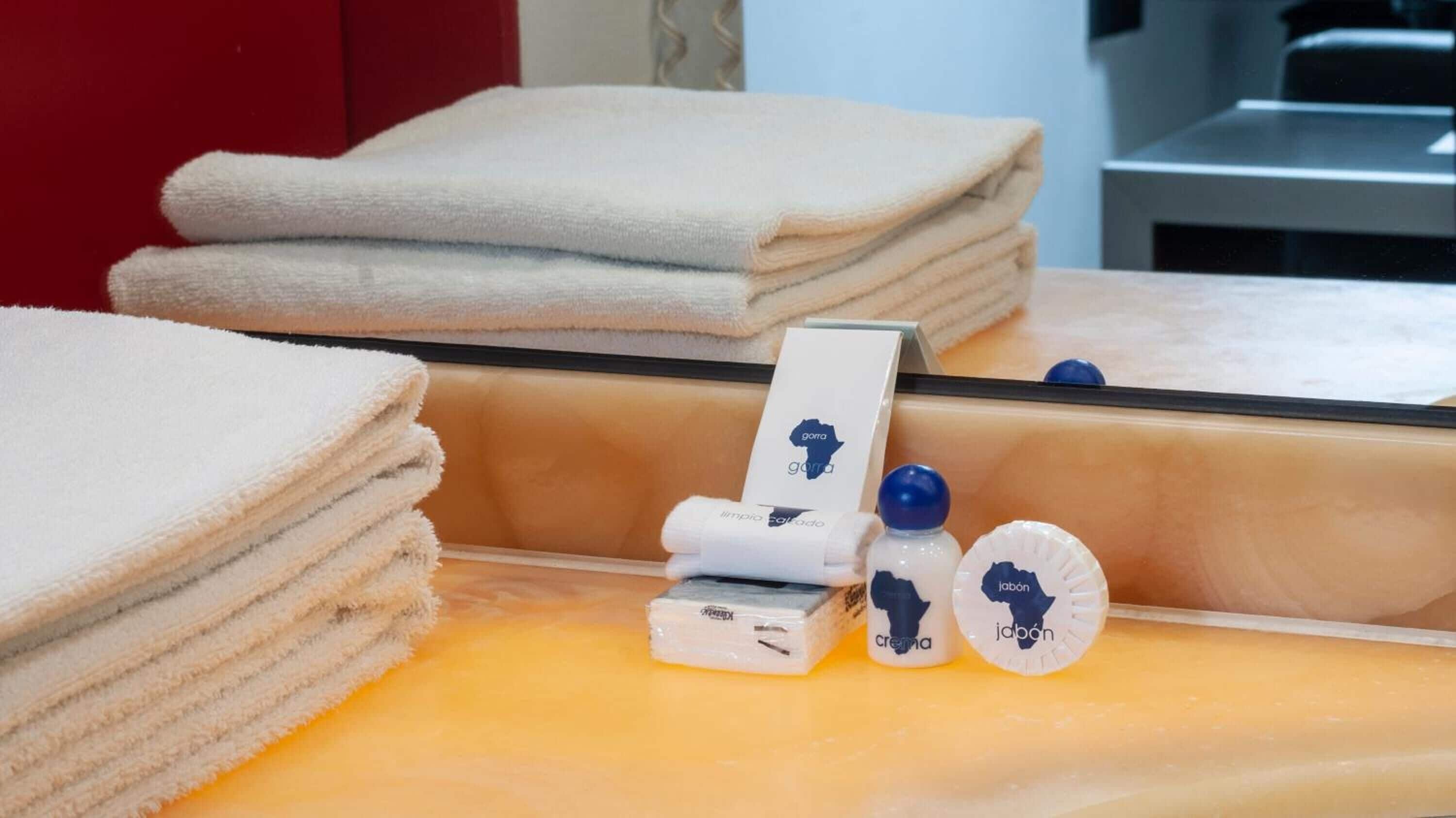 shower, rainfall showerhead, free toiletries, hair dryer