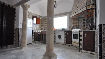 Bungalow, 4 Bedrooms (Les Hirondelles) | Dapur peribadi | Peti sejuk, ketuhar gelombang mikro, ketuhar, dapur