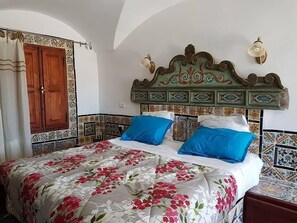 1 bedroom, Egyptian cotton sheets, premium bedding, down comforters - Dar Saïdane (Raf Raf)