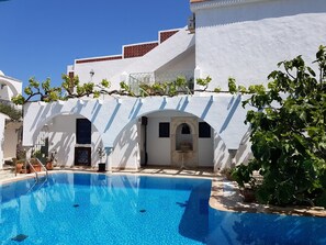 Indoor pool, outdoor pool, open 7:30 AM to 10:00 PM, pool umbrellas - Dar Saïdane (Raf Raf)