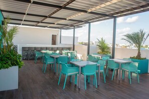 Bar junto a la alberca